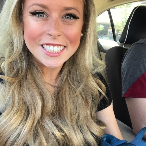 Meet your Posher, Malika - Picture 2 of 3